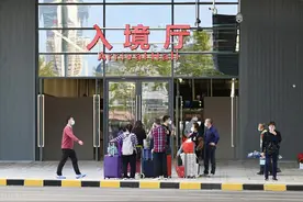 【深圳特区报】内地赴港澳“个人游”城市增至51个 外地居民在深可办证 通关排队不超半小时图片