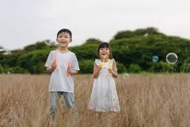 永恒的陪伴：兄弟姐妹是我们一生中最长久的伴侣！图片