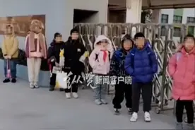 零下5℃学生进校前还要先“罚站”？校方：分批进，只等了1分多钟图片