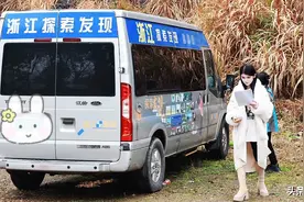 狗头萝莉第一次录制综艺，素颜形象难掩完美气质，真是好起来了图片