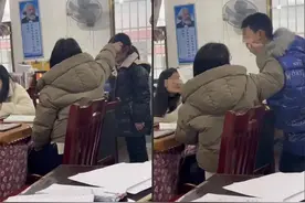 最新！女老师粗暴对待学生，涉事学校校长被就地免职，公安介入图片