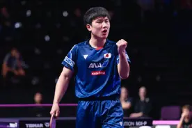 张本智和决胜局救4赛点，3-2瑞典名将，晋级男单八强，大吼庆祝图片