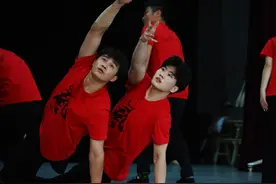 为残缺之躯插上艺术翅膀 作品屡获全国大奖：沈阳市残疾人艺术团 自强不息 向阳而生图片