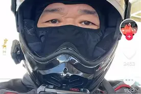 机车网红“疯子哥”车祸去世，生前系国足铁粉，龙之队球迷会发文悼念图片
