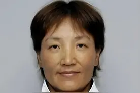 中国队长入日籍，手举日旗出场，以打败中国为荣，父亲至死不原谅图片