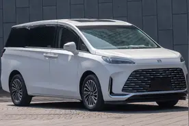 新车 | 2.0T汽油/混动，现款售32.99万元，新别克GL8福祉版实车曝光图片