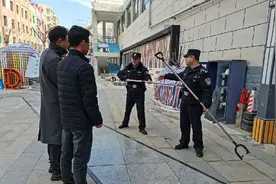 练战结合 以练促防 | 临洮公安集中开展校园反恐防暴演练活动图片