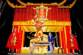 乘坐一辆免费大巴，感受魅力冰雪之城图片