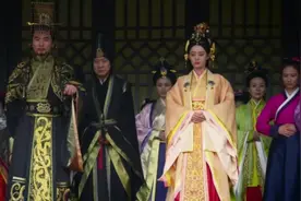 《芈月传》秦王嬴驷真的爱芈月吗？别天真了，最后差点杀了她图片