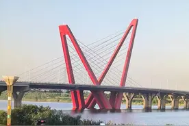 李占春：跳桥此起彼伏——他们为什么不怕死？图片