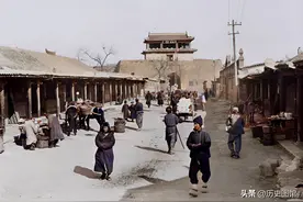 过了山海关就是东北了！1930年的山海关，老龙头没有一个游客图片