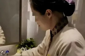 小伙足浴看上50岁保洁阿姨，事后拍照威胁！图片