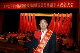 痛悼！用拐杖薪燃生命灯塔的他走了，享年62岁图片
