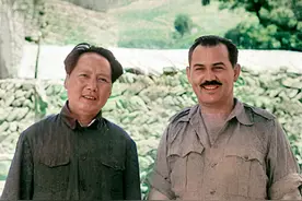 1944年，美国记者拍摄的延安照片，破旧的衣衫也难掩伟人们的光芒图片