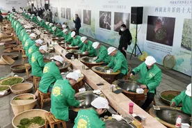 是比赛也是传承 西湖龙井茶炒茶王大赛引来年轻人图片