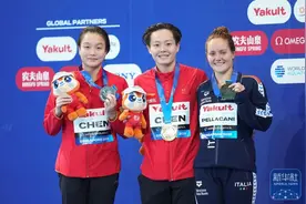 新加坡游泳世锦赛：中国跳水队包揽女子三米板冠亚军 实现世锦赛14连冠图片