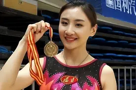 蹦床女神何雯娜：与陈一冰相恋无果，单身8年后闪婚二婚制片人图片