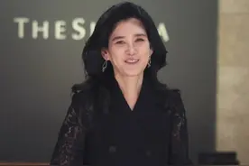 55岁三星长公主李富真出席股东大会！穿花臂黑裙美翻，真财阀千金图片
