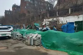 网格员破垃圾堆困局，促社区和谐共融图片