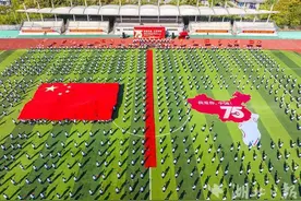 超“燃”合照！人手一个……图片