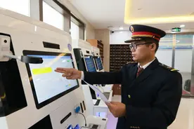 高铁司机开车前必须做的竟然是……图片