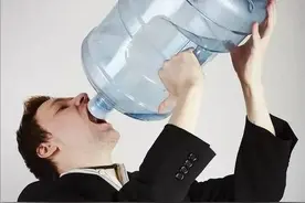 口干舌燥 喝水没用 缺少津液，这两个家常食补汤， 生津止渴 滋补五脏图片