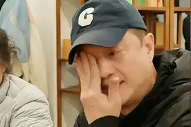 王菲说没给他吃过剩饭！李亚鹏直播大哭，炸上热搜图片