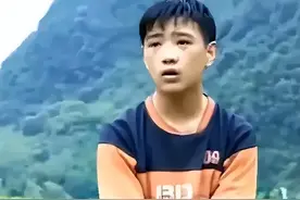1岁丧父，3岁丧母，他却没有向命运低头，六年后以707分考上北大图片