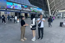 少女因厌学离家出走千里 途经武汉被民警劝回图片