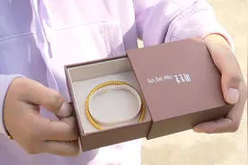 价值18000！17岁少女存钱买给妈妈的手镯弄丢了图片
