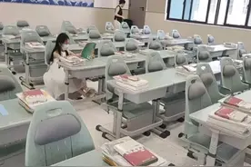 “都说浙江富，孩子教室有中央空调 午休课桌椅” 妈妈们却背地抹泪图片