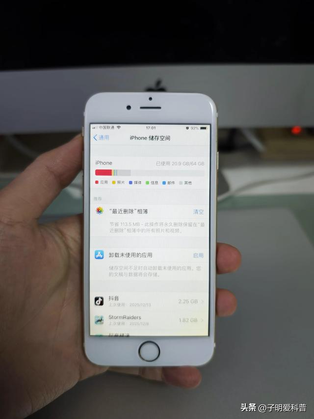 2026年还在用苹果6，不是穷！深层原因曝光，库克看了都摇头