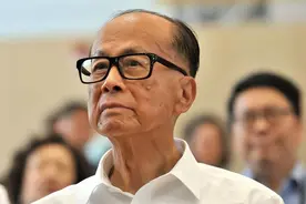 长和市值蒸发323亿，李嘉诚终于坐不住了？次子李泽楷现身北京图片