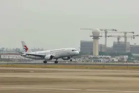 香港→上海 C919成功完成首次地区商业航班飞行图片