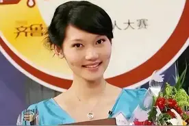 见识到主持人龙洋的素颜后，就不得不佩服春晚化妆师的鬼斧神工图片