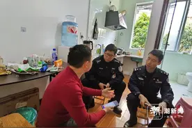 “爸爸一天没回家，我和妹妹没吃饭！” 单亲爸爸跑车深夜未归，兄妹饿得报警，结局很暖心图片