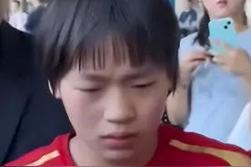 令人担忧的还是发生了，回国后这一幕，暴露全红婵“真实处境”。图片