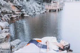 妇人烧香求子，被道士拖进房间内检查，妇人不怒反笑图片