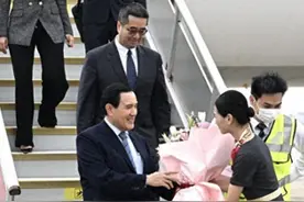 比亚迪美女解说员火了！马英九一句灵魂拷问，让她成功走红网络！图片