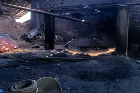 舅住院，我拿50000去看望，病房外听见舅舅舅妈对话，我改了主意图片
