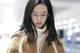陈都灵近视600度戴眼镜，为什么眼睛一点都不凸啊？还这么好看 ​​​图片