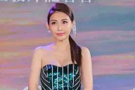 蝴蝶姐姐抱儿子露面，庆祝自己41岁生日，首次公开孩子正面照图片