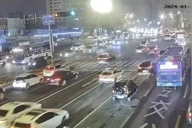 事发经十路晚高峰！情况紧急！图片