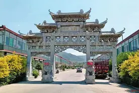 钟灵毓秀河边镇图片