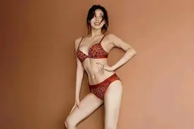 曲线诱人！泫雅新内衣广告惊艳发布，性感身姿引爆眼球！图片
