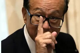 人民日报八字锐评李嘉诚，直击要害，再不回头恐将被钉历史耻辱柱图片