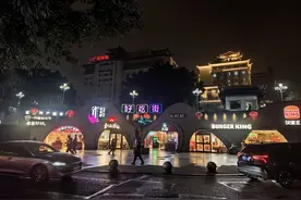 “绿色”烟火气助消费暖人心——重庆夜经济背后的环境治理观察图片