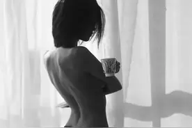 有些女性屁股上方会有两个坑，到底是什么？图片