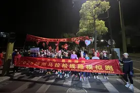 扬马线路模拟跑！扬州多地选手激情开跑，备战“扬马”热潮席卷全城图片