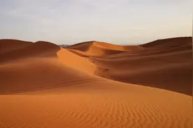 撒哈拉沙漠到底有多深？如果把沙子全部都挖光，那地下还剩什么？图片